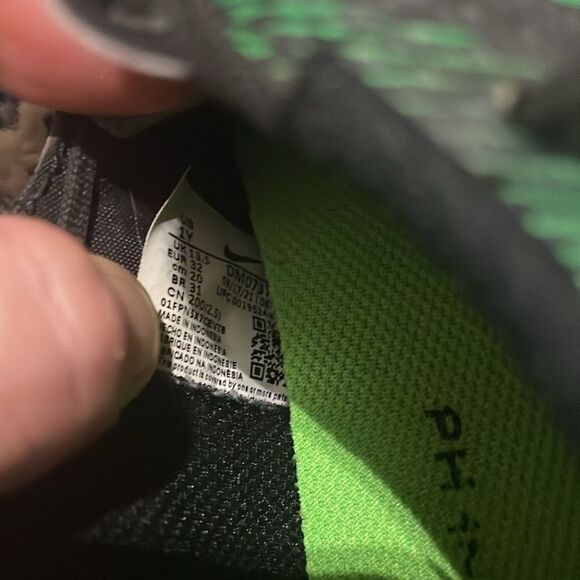 Nike Phantom Cleats - Picture 7 of 7